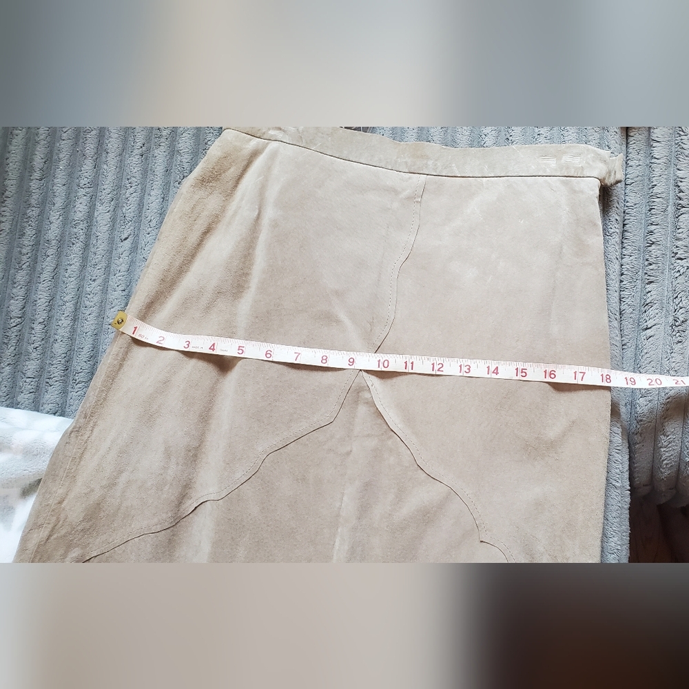 Tan Suede Skirt by Terry Lewis - Picture 9 of 11